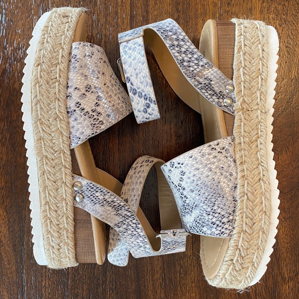 NWT Soda Python Sandals - Picture 2 of 13